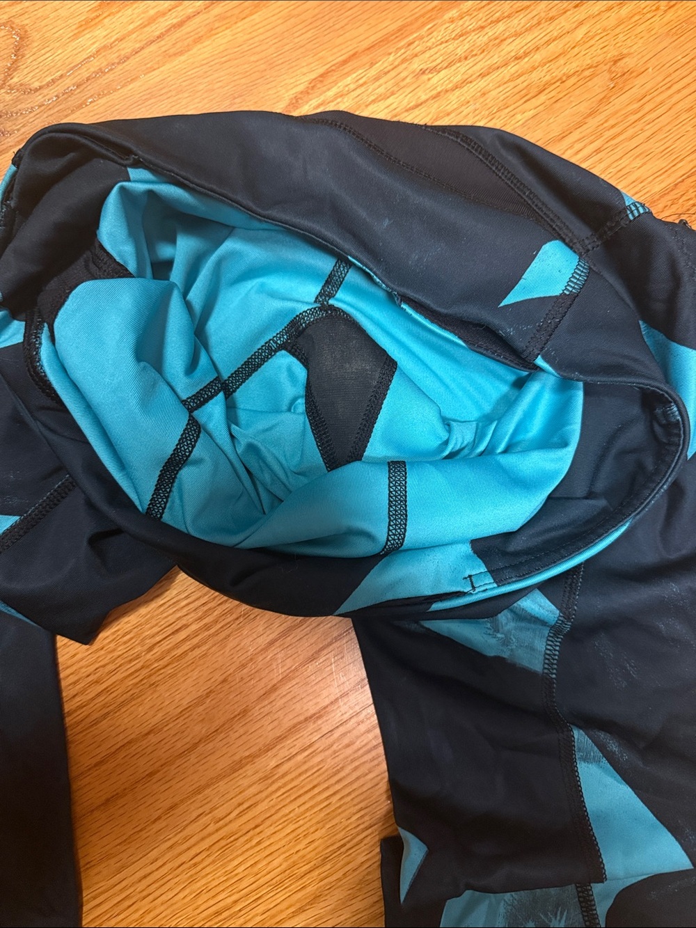 Lululemon Black & Teal Athletic crop  Leggings with Geometric Print size 4 - Picture 4 of 4